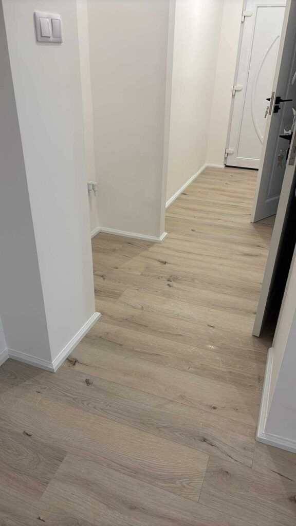 Laminált parketta lerakása aládolgozással