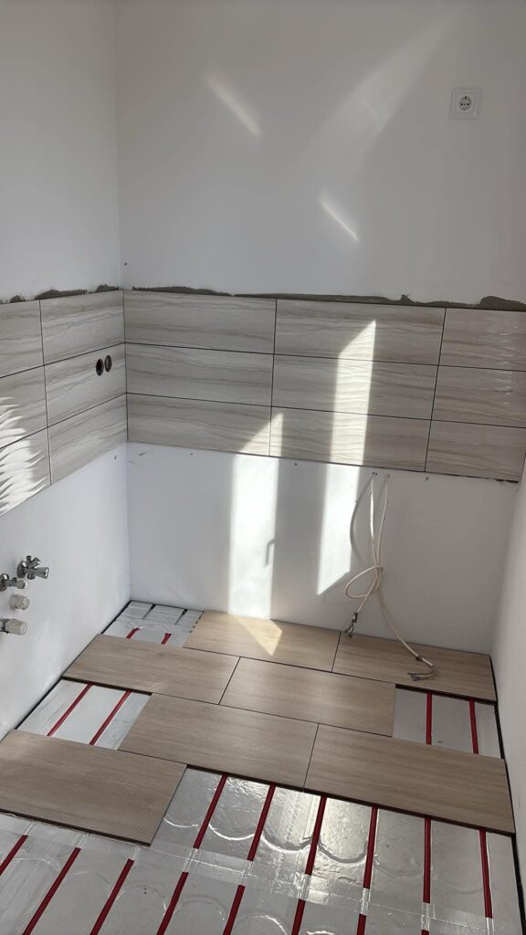 Vékonyrétegű padlófűtés betonozás nélkül, 4-5 cm vastag burkolattal
